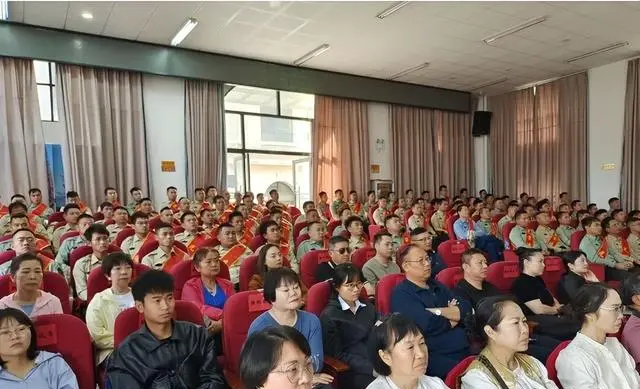 《英雄无声》定档4月29日，爱奇艺优酷同步上线 _ 现场图