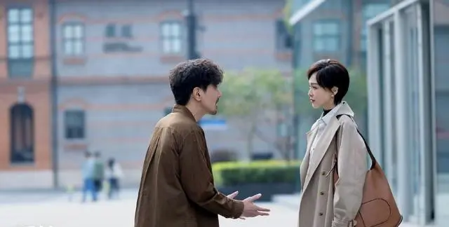 唐嫣《低智商犯罪》中赵兰心租房盯梢张超，王菊演活偏执型情感博弈 _ 现场图